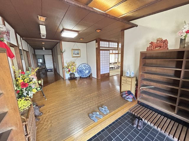 荒尾町外山店舗の玄関
