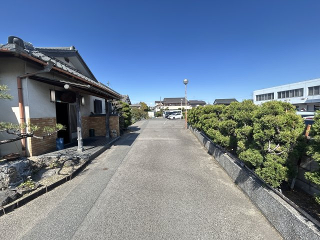 荒尾町外山店舗の駐車場