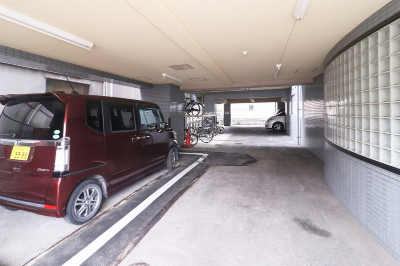 ダイナコート久留米本町の駐車場