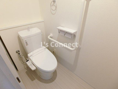 【トイレ】 | コンフィアンサ | 温水洗浄便座付きのトイレ。