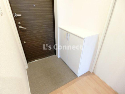 【玄関】 | コンフィアンサ | 下駄箱付きで靴も収納できます。