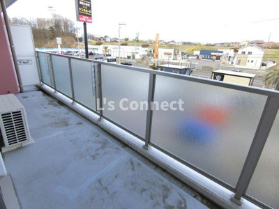 【バルコニー】 | コンフィアンサ | ２階のお部屋で洗濯物もたくさん干せます。