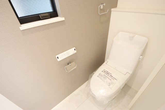 《仲介手数料無料》北区日進町１丁目479-30(全1戸)新築一戸建てのトイレ|撮影日 2024年12月6日 12:30 晴れ