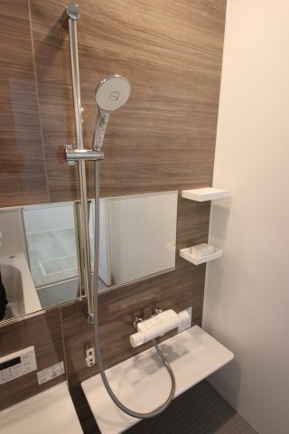 《仲介手数料無料》大宮区堀の内町１丁目476-2(1号棟)新築一戸建てケイアイスタイルの浴室|撮影日 2025年2月20日 12:50 晴れ