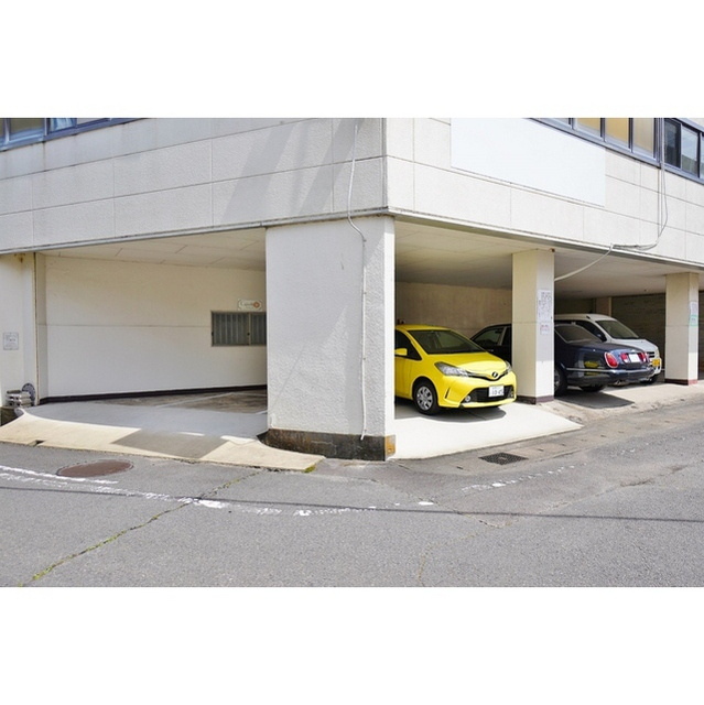 西野町ビルのその他|敷地内３台駐車可