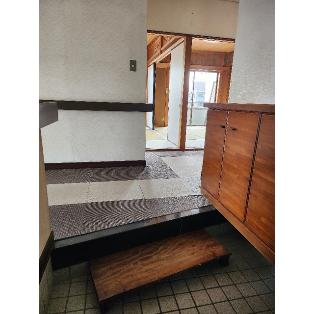 岐阜市白山町１丁目のアパートの玄関