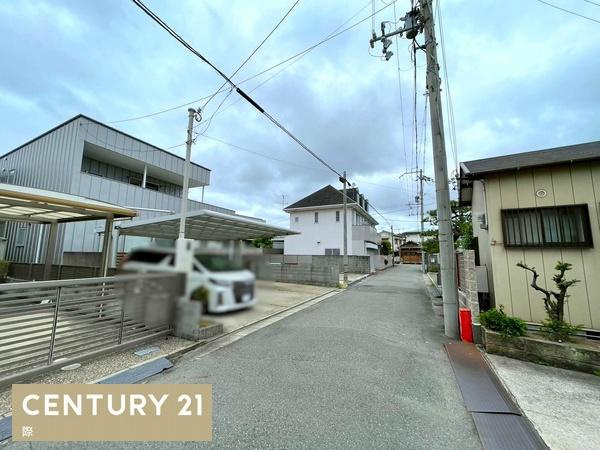 和歌山市土佐町1丁目　中古戸建の前面道路含む現地写真