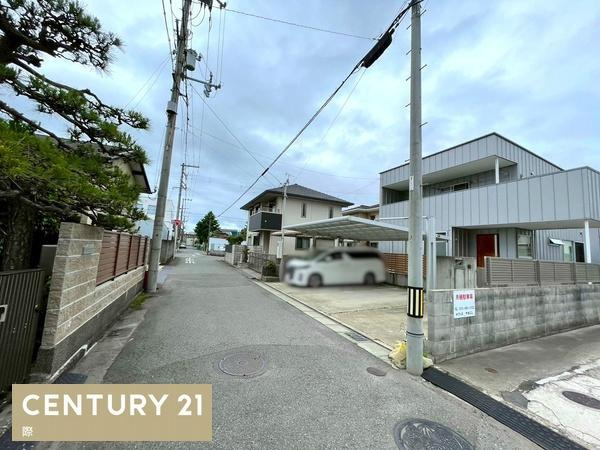 和歌山市土佐町1丁目　中古戸建の前面道路含む現地写真