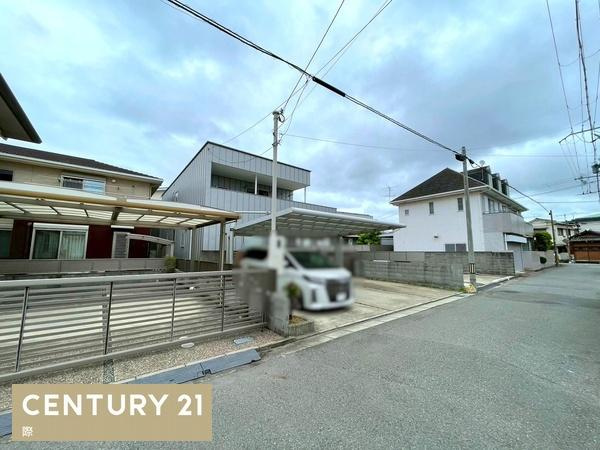 和歌山市土佐町1丁目　中古戸建の前面道路含む現地写真