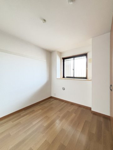 ディベルティ観音寺新町の洋室