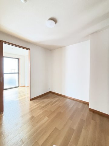 ディベルティ観音寺新町の洋室