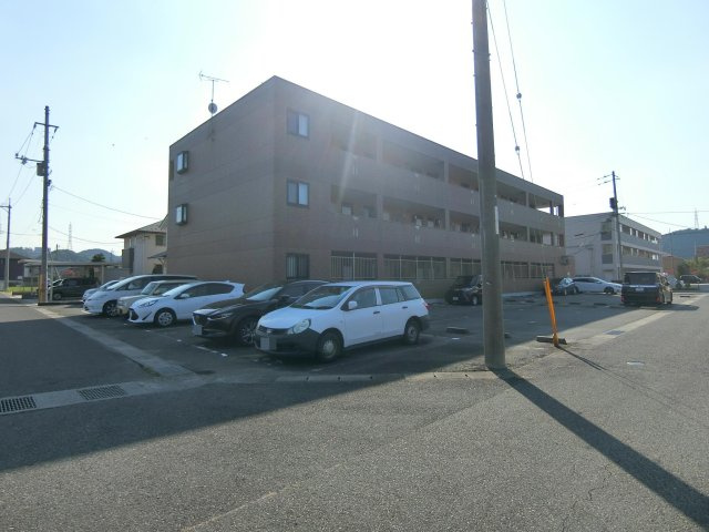 ディベルティ観音寺新町の駐車場