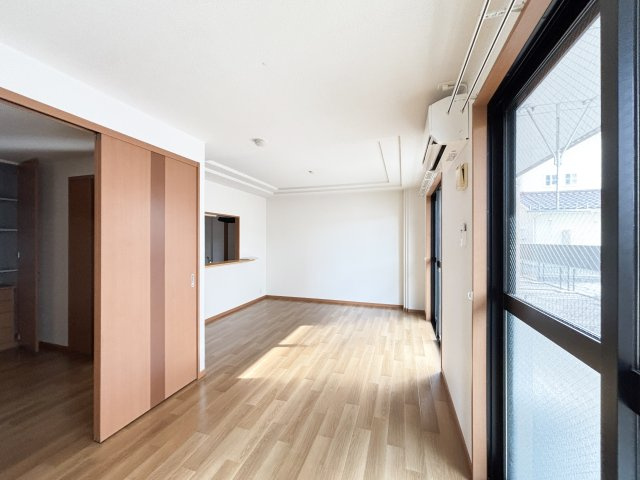 ディベルティ観音寺新町の居間・リビング