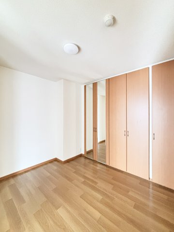 ディベルティ観音寺新町の洋室