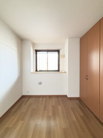 ディベルティ観音寺新町の洋室