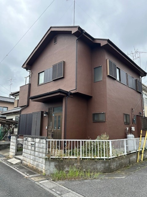 幸手市戸建ての外観|令和2年５月屋根・外壁リフォーム済
東側・北側道路に面する角地、駐車場付き（小型車用）