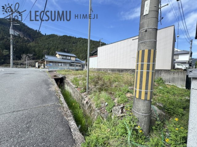 姫路市安富町長野/倉庫の周辺