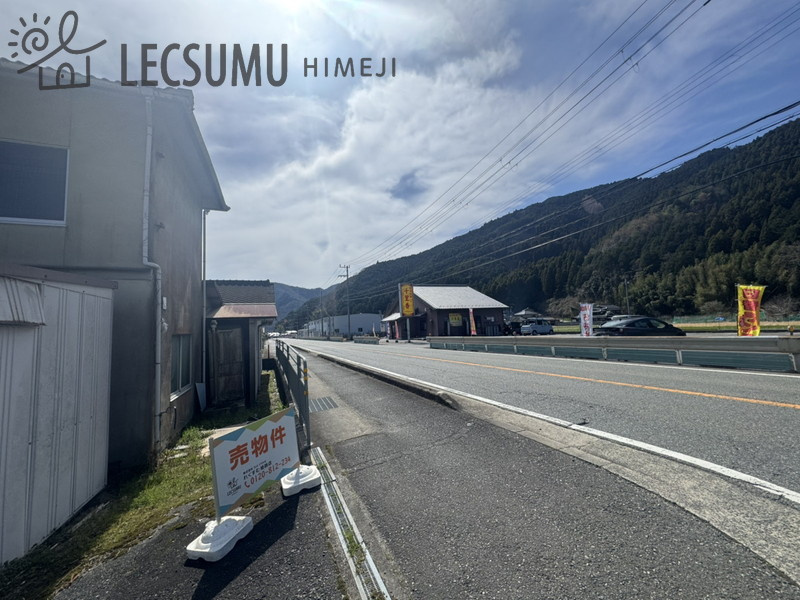 姫路市安富町長野/倉庫の周辺