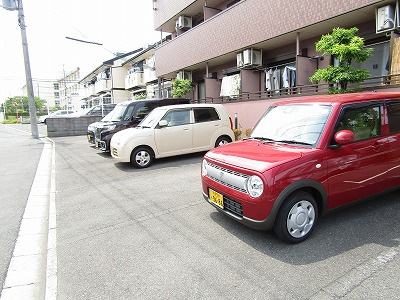 リバリティーHIMURO2号館の駐車場