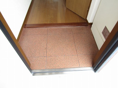 リバリティーHIMURO2号館の玄関