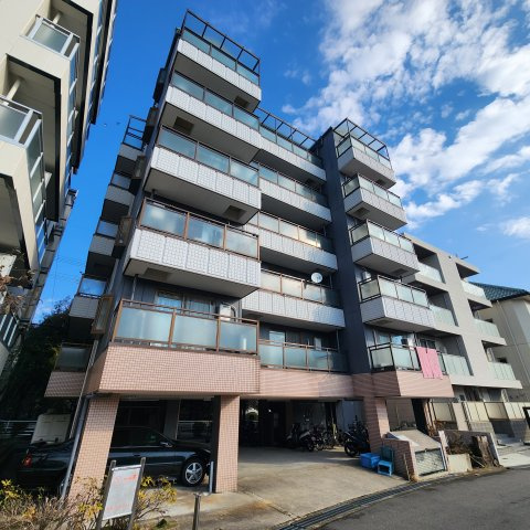 ティアラコート津雲台駐車場の外観