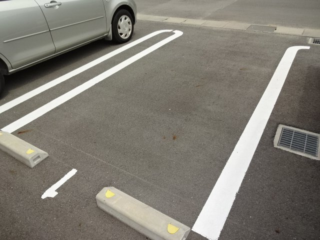 ミルキーウェイＡの駐車場