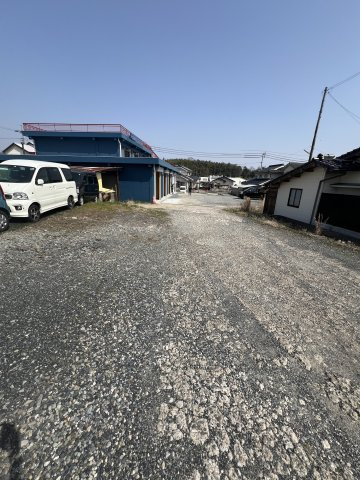 津山市下高倉西　貸倉庫の駐車場
