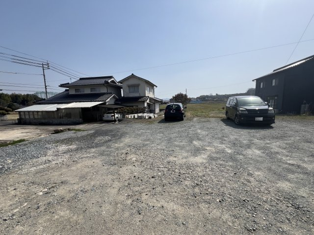 津山市下高倉西　貸倉庫の駐車場