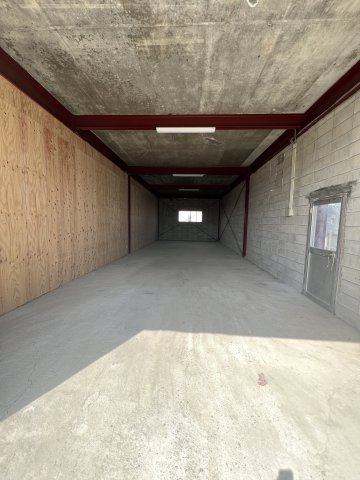 津山市下高倉西　貸倉庫の内装|A