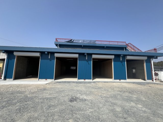 津山市下高倉西　貸倉庫の外観