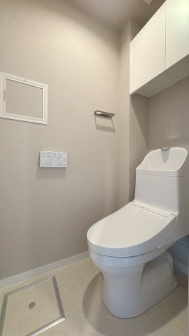 【トイレ】 | ロワールマンション福間☆仲介手数料無料☆ | 手洗い一体型のトイレは節水効果があり、環境にもお財布にも優しい人気のタイプです。もちろんウォシュレット機能も完備しています。