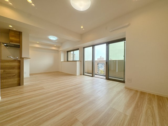 【居間・リビング】 | ロワールマンション福間☆仲介手数料無料☆ | リフォーム物件☆周辺平坦で過ごしやすい立地です☆