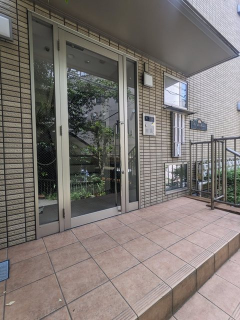ベルエアハイツのエントランス|オートロック付きのエントランス