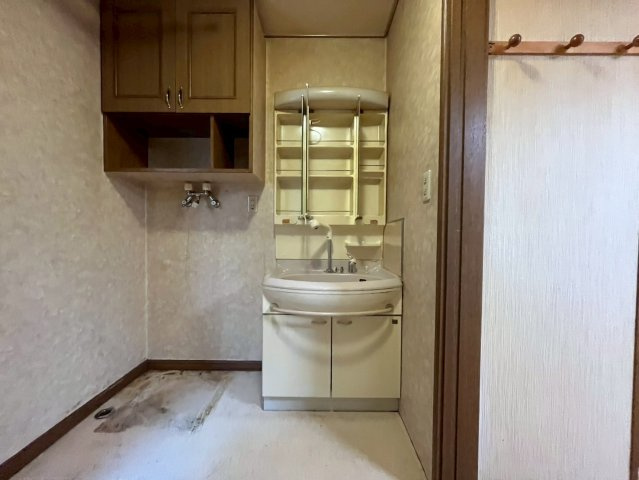 中古住宅　帯広市緑ヶ丘2条通4丁目の独立洗面台