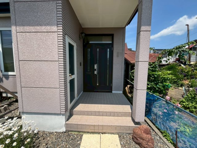 中古住宅　帯広市緑ヶ丘2条通4丁目の玄関