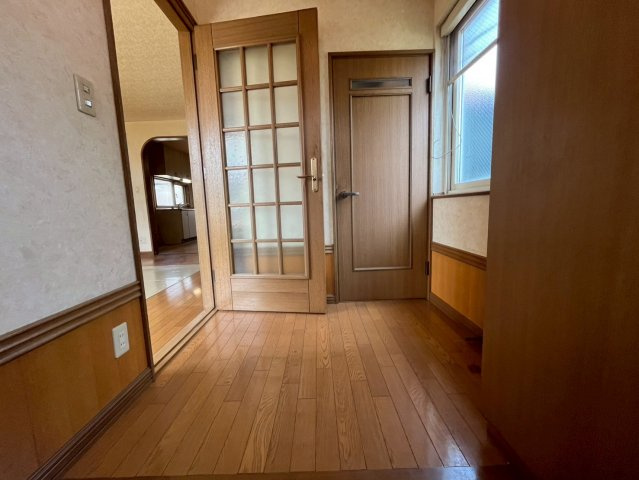 中古住宅　帯広市緑ヶ丘2条通4丁目の玄関