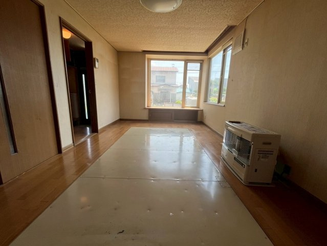 中古住宅　帯広市緑ヶ丘2条通4丁目の居間・リビング