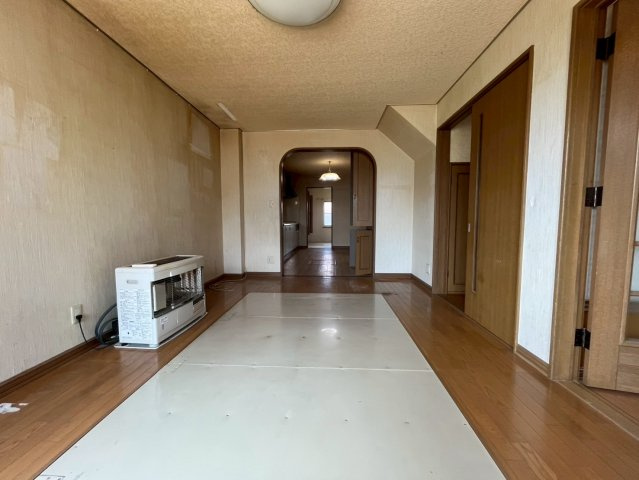 中古住宅　帯広市緑ヶ丘2条通4丁目の居間・リビング