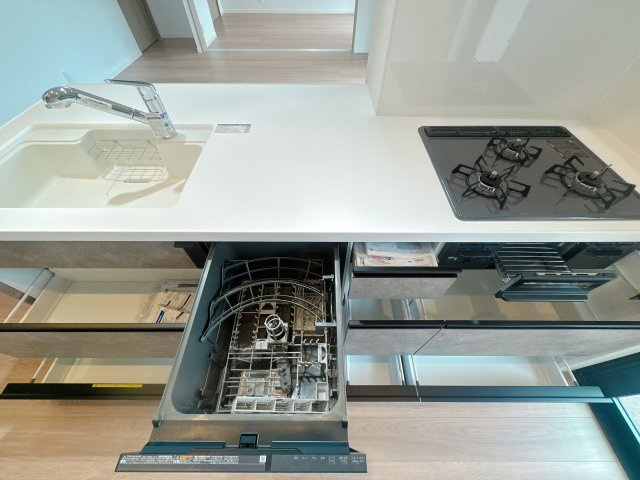 【キッチン】 | ベルヴィ香椎壱番館☆仲介手数料無料☆ | キッチンは食器洗浄乾燥機付きで機能的♪お洒落なキッチンに気分も上がります♪毎日使う場所だからこそ、こだわりたいですね。