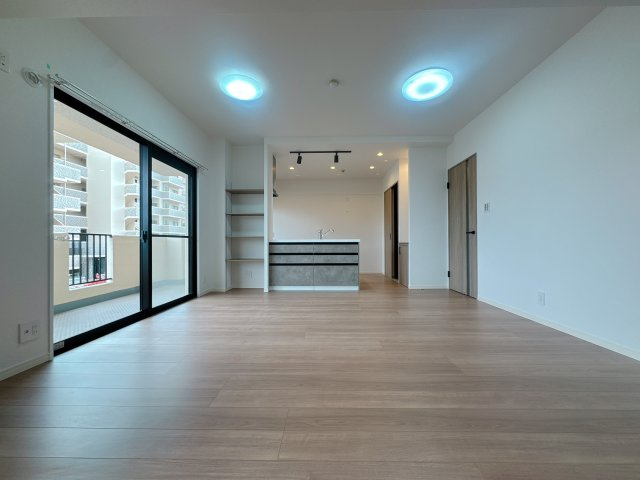 【居間・リビング】 | ベルヴィ香椎壱番館☆仲介手数料無料☆ | ゆっくり過ごしたり食事をしたり、日々の暮らしに彩りを添えてくれる、そんな楽しく豊かな空間になりそうです。