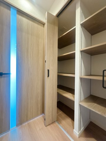 【収納】 | ベルヴィ香椎壱番館☆仲介手数料無料☆ | ふとしたスペースに、活かされた収納。生活を支えるのはこんな気遣い。