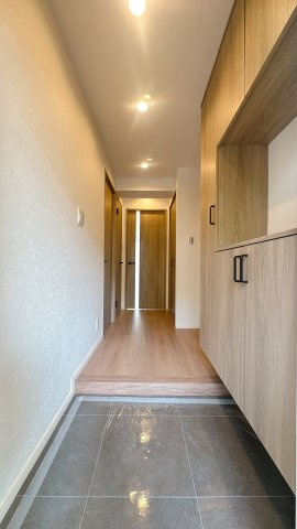 【玄関】 | ベルヴィ香椎壱番館☆仲介手数料無料☆ | 玄関はスペースを確保し廊下は人が通れる最低限の広さにしてます。そのことで中の居住空間を最大限に活かしてます。