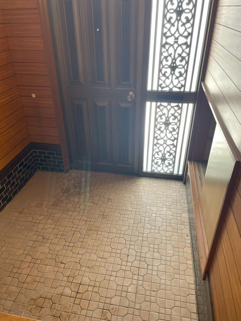 中古住宅　芽室町東6条4丁目の玄関