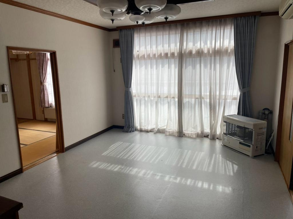 中古住宅　芽室町東6条4丁目の居間・リビング