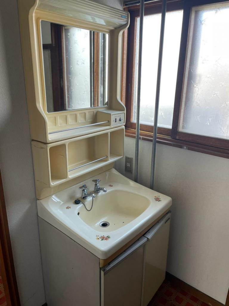 中古住宅　芽室町東6条4丁目の独立洗面台
