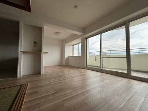 ディオフェルティ枚方のダイニング|LDK11.5帖　陽当たり良好
■物件内覧・資金計画相談・住宅ローン相談、リフォーム相談、お問合せ受付中■
※当日・翌日のご内覧、ご相談はお電話でのお問合せがスムーズです！