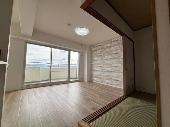 ディオフェルティ枚方の居間・リビング|LDK11.5帖
■物件内覧・資金計画相談・住宅ローン相談、リフォーム相談、お問合せ受付中■
※当日・翌日のご内覧、ご相談はお電話でのお問合せがスムーズです！