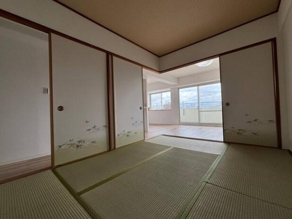 ディオフェルティ枚方の和室|リビング横の和室
■物件内覧・資金計画相談・住宅ローン相談、リフォーム相談、お問合せ受付中■
※当日・翌日のご内覧、ご相談はお電話でのお問合せがスムーズです！