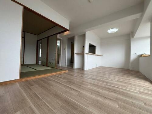 ディオフェルティ枚方の居間・リビング|LDK11.5帖　南東向き
■物件内覧・資金計画相談・住宅ローン相談、リフォーム相談、お問合せ受付中■
※当日・翌日のご内覧、ご相談はお電話でのお問合せがスムーズです！