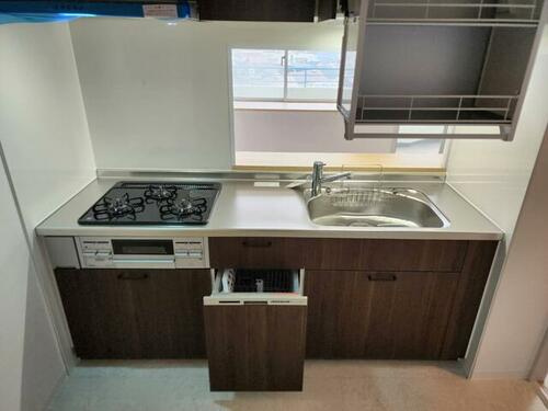 ディオフェルティ枚方のキッチン|システムキッチン　昇降式棚付き
■物件内覧・資金計画相談・住宅ローン相談、リフォーム相談、お問合せ受付中■
※当日・翌日のご内覧、ご相談はお電話でのお問合せがスムーズです！